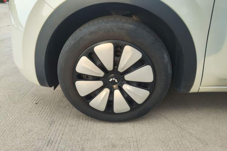 Used Wuling Bingo 2023 203km Comfort Edition Left Front Wheel Hub