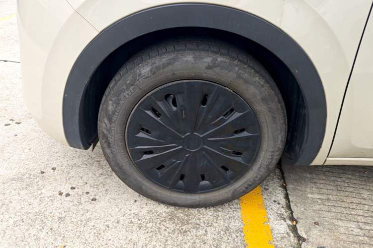 Used Wuling Bingo 2023 333 km Lingxi Connected+ Version Left Front Wheel Hub