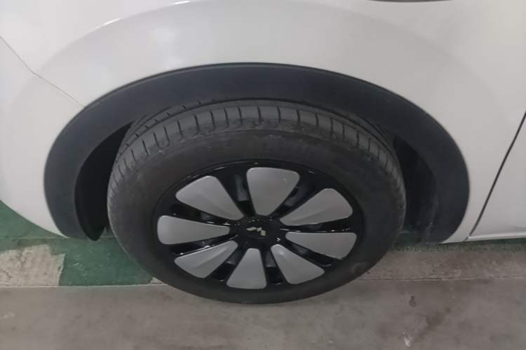 Used Wuling Bingo 2023 410 km Lingxi Deluxe Edition Left Front Wheel Hub