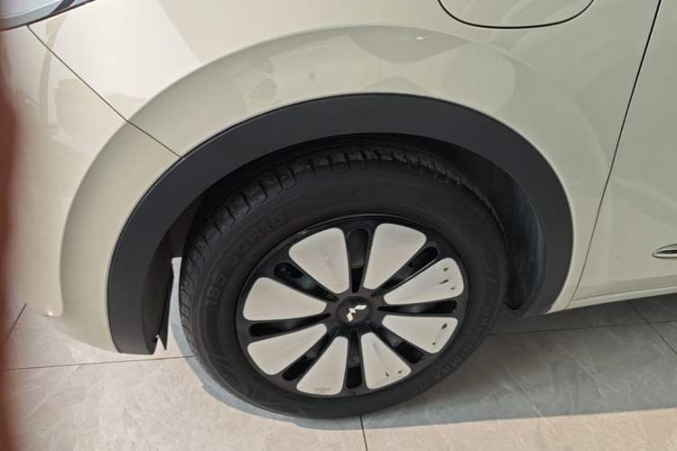 Used Wuling Bingo 2023 333 km Enjoyment Version Left Front Wheel Hub