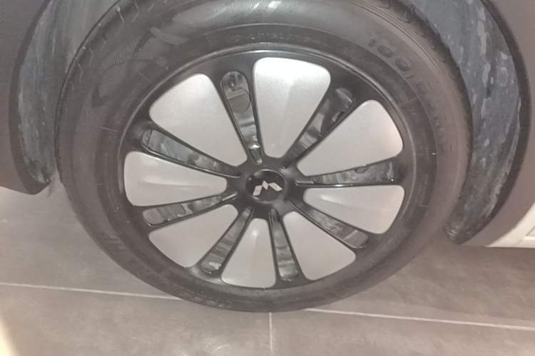 Used Wuling Bingo 2023 333 km Lingxi Connected Version Left Front Wheel Hub