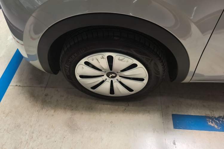 Used Wuling Bingo 2023 203km Light Edition Left Front Wheel Hub