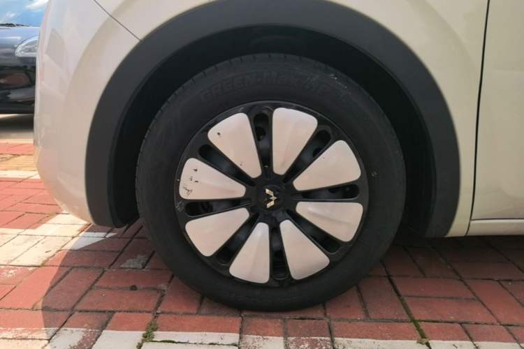 Used Wuling Bingo 2023 203km Comfort Edition Left Front Wheel Hub