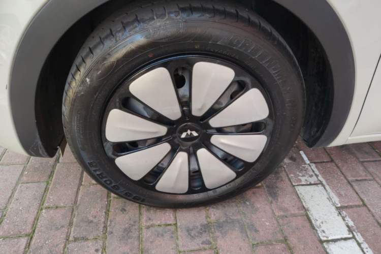 Used Wuling Bingo 2023 333 km Lingxi Connected+ Version Left Front Wheel Hub