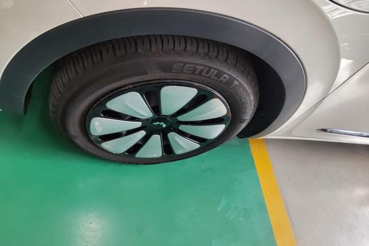 Used Wuling Bingo 2023 333 km Lingxi Connected+ Version Left Front Wheel Hub