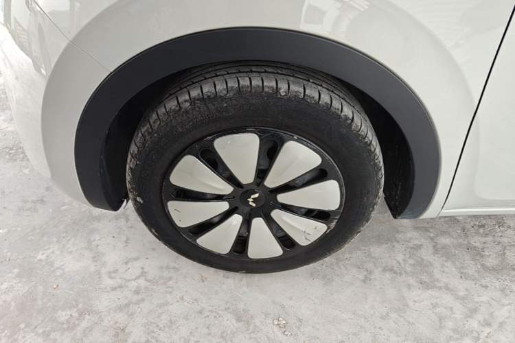 Used Wuling Bingo 2023 333 km Lingxi Connected+ Version Left Front Wheel Hub