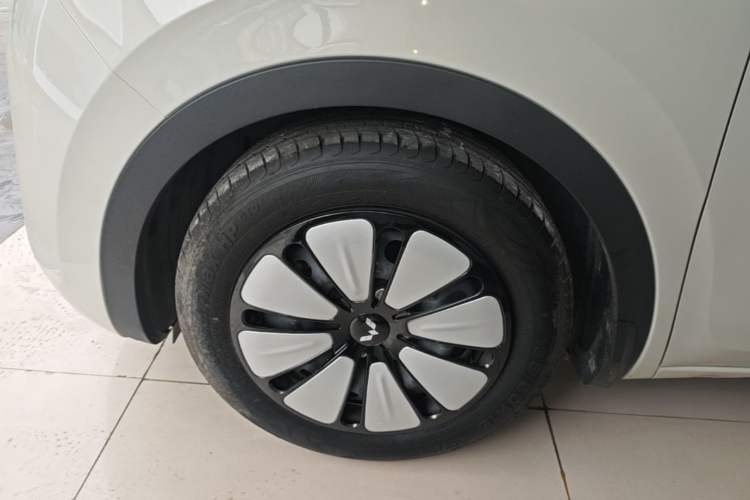 Used Wuling Bingo 2023 333 km Enjoyment Version Left Front Wheel Hub