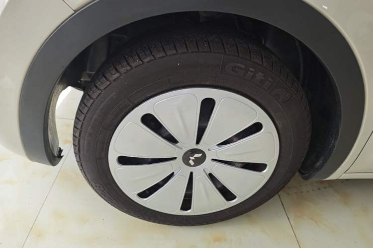 Used Wuling Bingo 2023 333 km Fast-Share Version Left Front Wheel Hub