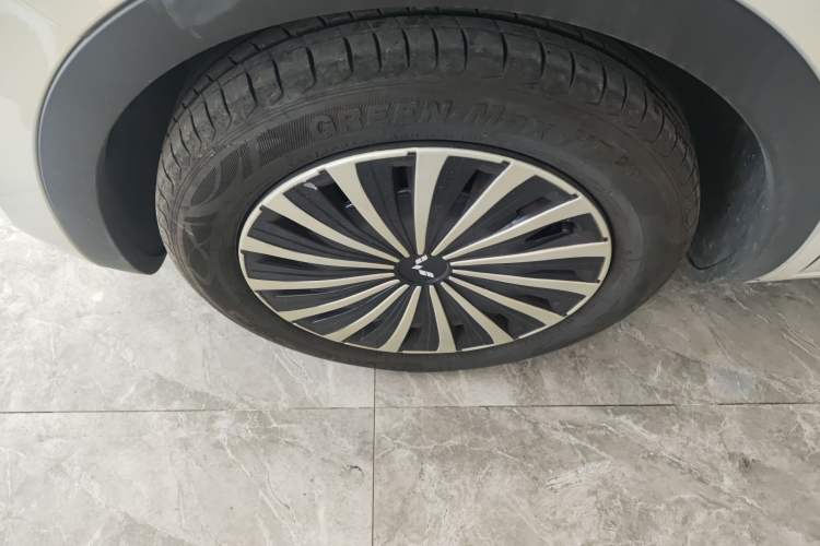 Used Wuling Bingo 2023 333 km Lingxi Connected+ Version Left Front Wheel Hub
