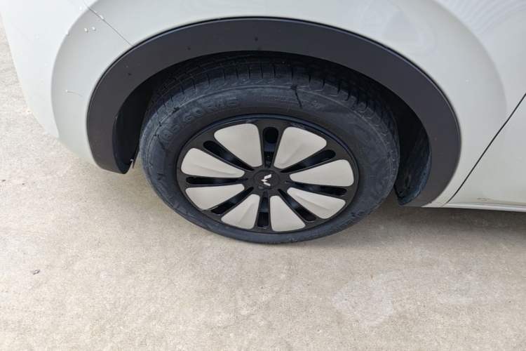 Used Wuling Bingo 2023 203km Comfort Edition Left Front Wheel Hub