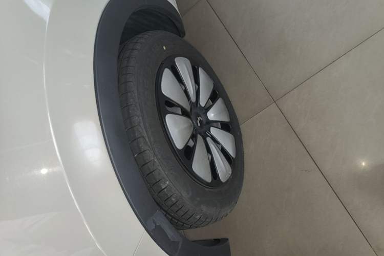 Used Wuling Bingo 2023 203km Comfort Edition Left Front Wheel Hub