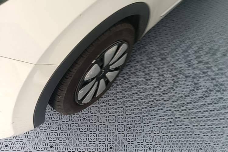 Used Wuling Bingo 2023 333 km Enjoyment Version Left Front Wheel Hub