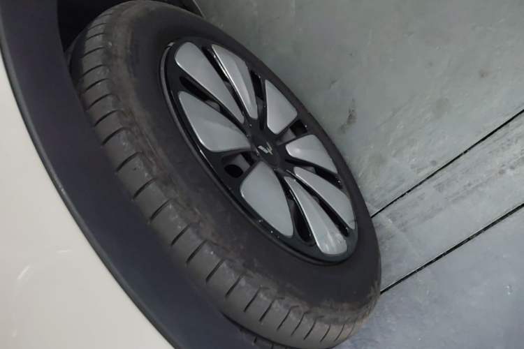 Used Wuling Bingo 2023 203km Comfort Edition Left Front Wheel Hub