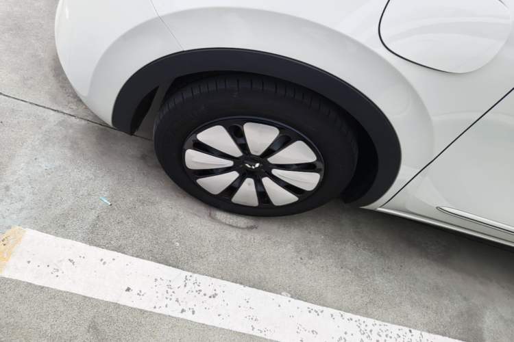 Used Wuling Bingo 2023 333km Enjoy+ Version Left Front Wheel Hub