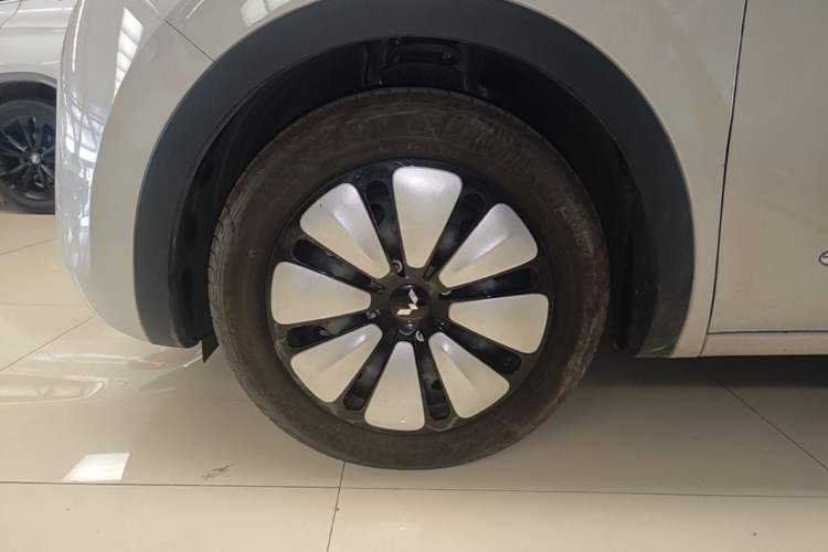 Used Wuling Bingo 2023 410 km Lingxi Deluxe Edition Left Front Wheel Hub