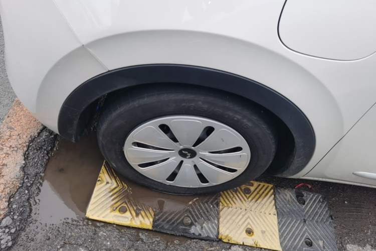 Used Wuling Bingo 2023 333 km Fast-Share Version Left Front Wheel Hub