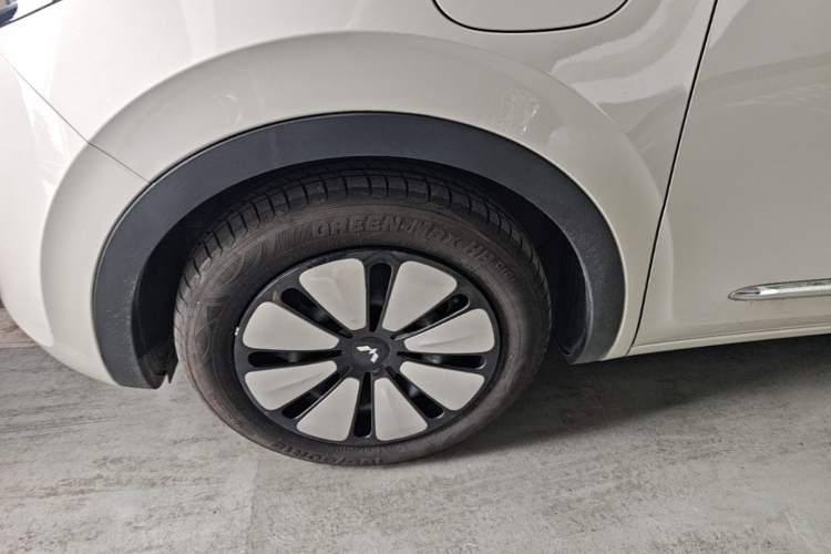 Used Wuling Bingo 2023 333 km Enjoyment Version Left Front Wheel Hub