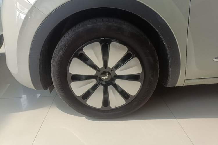 Used Wuling Bingo 2023 333 km Enjoyment Version Left Front Wheel Hub