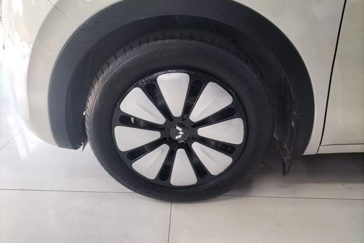 Used Wuling Bingo 2023 333 km Lingxi Connected+ Version Left Front Wheel Hub