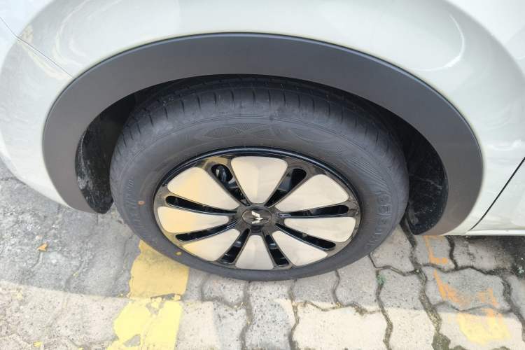 Used Wuling Bingo 2023 333 km Enjoyment Version Left Front Wheel Hub
