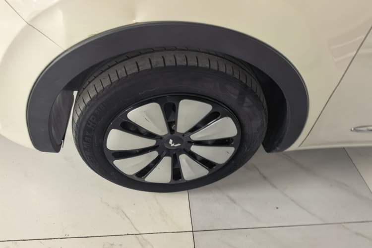 Used Wuling Bingo 2023 333 km Lingxi Connected Version Left Front Wheel Hub