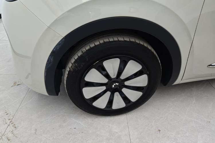 Used Wuling Bingo 2023 410 km Lingxi Deluxe Edition Left Front Wheel Hub