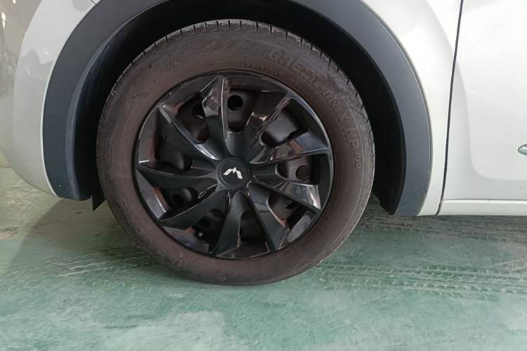 Used Wuling Bingo 2023 333 km Lingxi Connected Version Left Front Wheel Hub