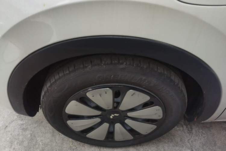 Used Wuling Bingo 2023 333 km Enjoyment Version Left Front Wheel Hub