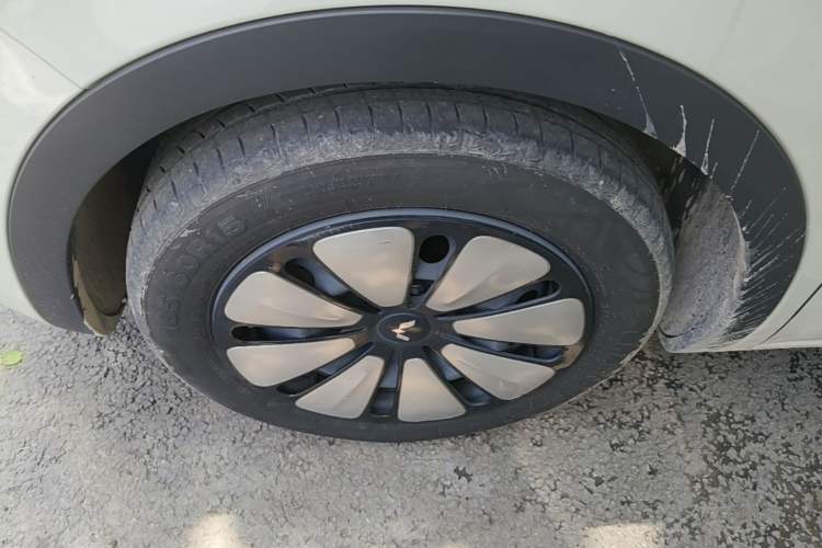 Used Wuling Bingo 2023 410 km Lingxi Deluxe Edition Left Front Wheel Hub