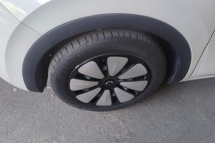 Used Wuling Bingo 2023 333 km Lingxi Connected Version Left Front Wheel Hub