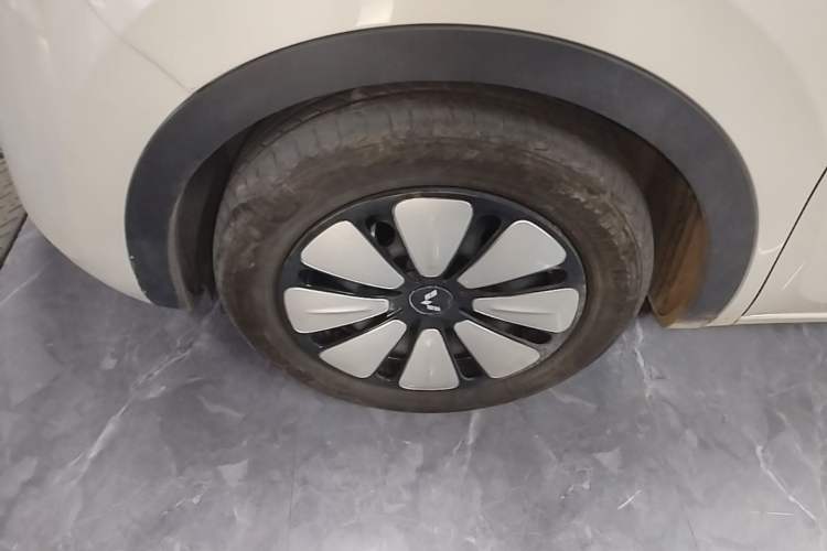 Used Wuling Bingo 2023 410 km Lingxi Deluxe Edition Left Front Wheel Hub