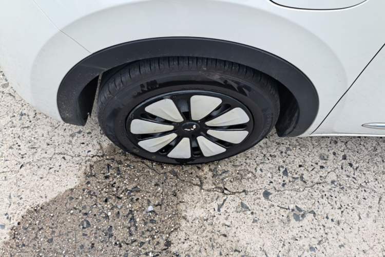 Used Wuling Bingo 2023 410 km Lingxi Deluxe Edition Left Front Wheel Hub
