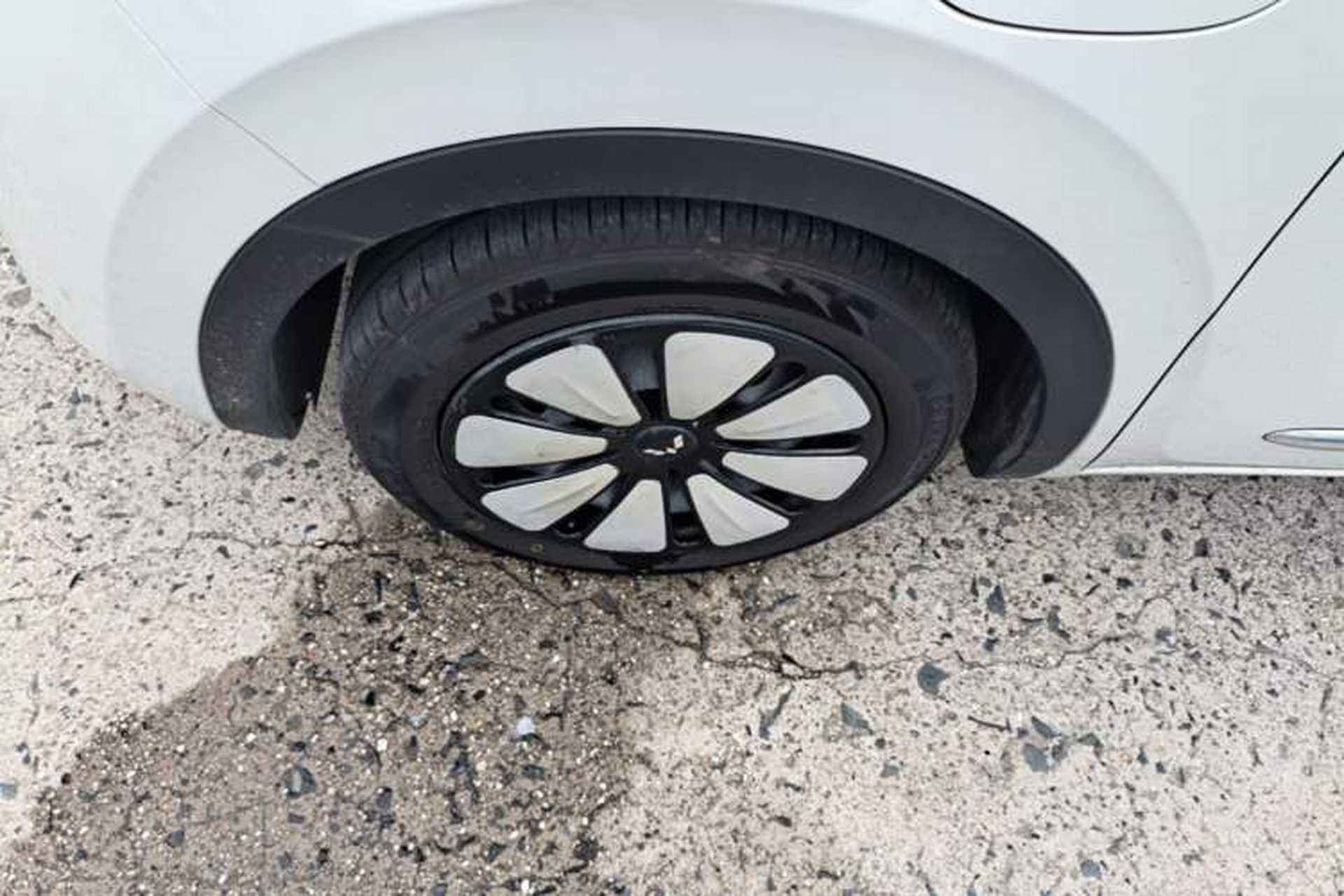 Used Wuling Bingo 2023 410 km Lingxi Deluxe Edition Left Front Wheel Hub