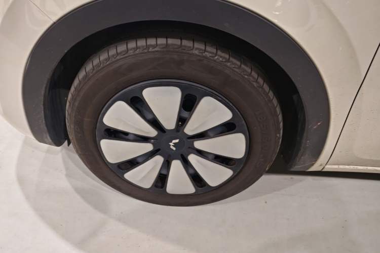 Used Wuling Bingo 2023 333 km Lingxi Connected+ Version Left Front Wheel Hub