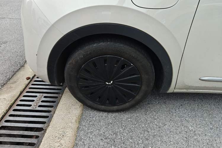 Used Wuling Bingo 2023 333 km Lingxi Connected+ Version Left Front Wheel Hub