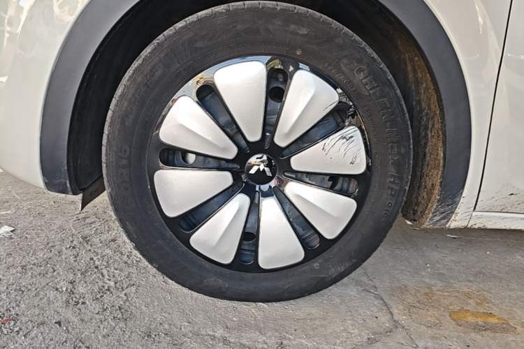 Used Wuling Bingo 2023 333 km Enjoyment Version Left Front Wheel Hub