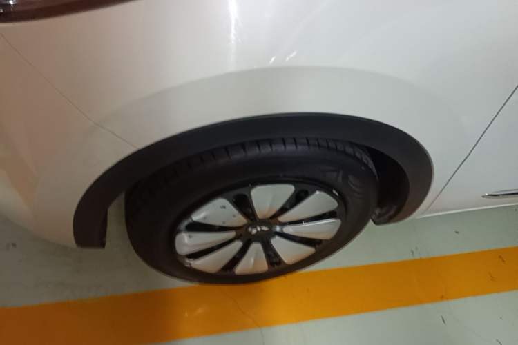 Used Wuling Bingo 2023 203km Comfort Edition Left Front Wheel Hub