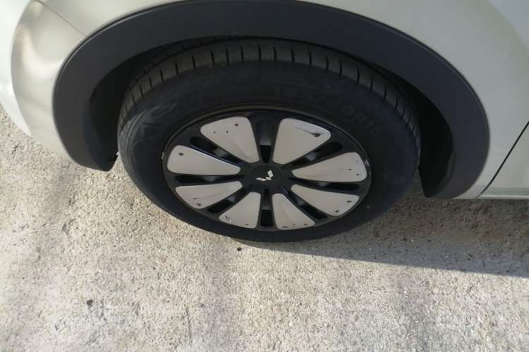 Used Wuling Bingo 2023 333 km Lingxi Connected+ Version Left Front Wheel Hub