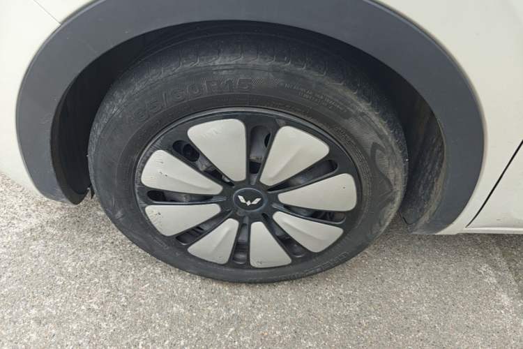 Used Wuling Bingo 2023 333 km Lingxi Connected Version Left Front Wheel Hub