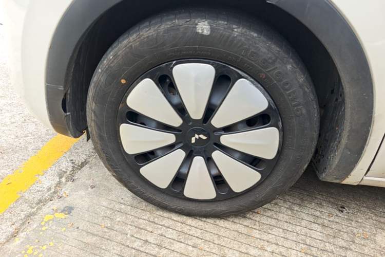 Used Wuling Bingo 2023 333 km Lingxi Connected+ Version Left Front Wheel Hub