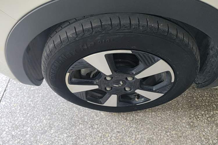 Used Wuling Bingo 2023 410 km Lingxi Deluxe Edition Left Front Wheel Hub