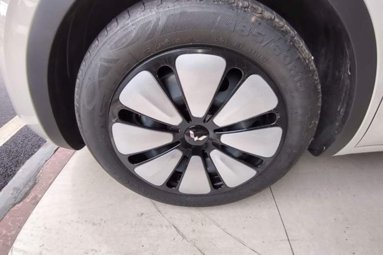 Used Wuling Bingo 2023 333 km Lingxi Connected+ Version Left Front Wheel Hub