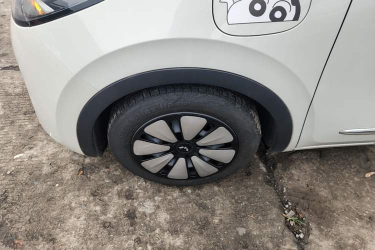 Used Wuling Bingo 2023 333 km Lingxi Connected Version Left Front Wheel Hub