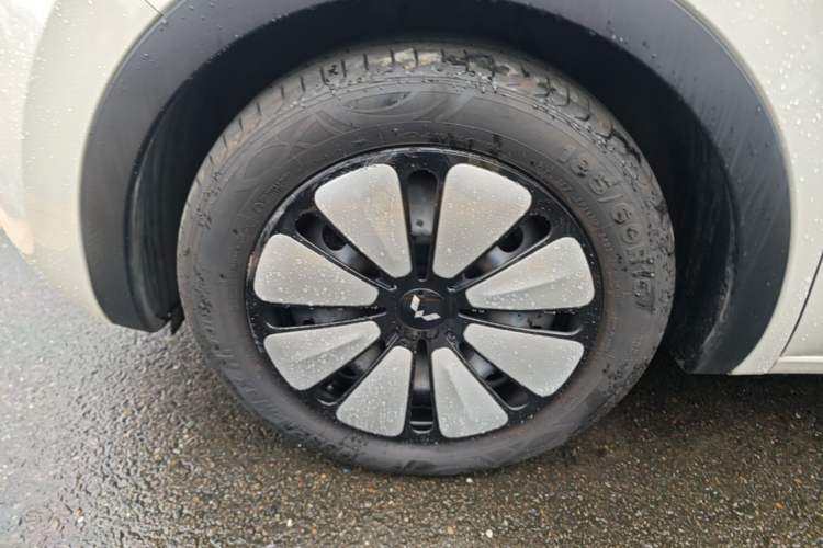Used Wuling Bingo 2023 203km Comfort Edition Left Front Wheel Hub