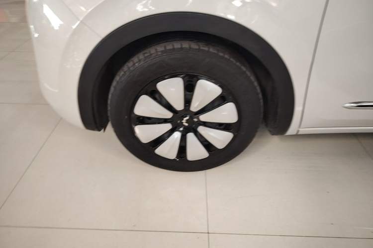 Used Wuling Bingo 2023 333 km Enjoyment Version Left Front Wheel Hub