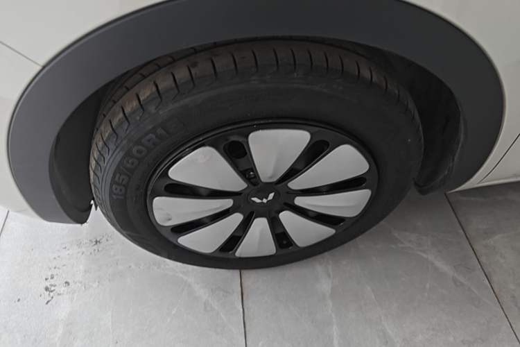 Used Wuling Bingo 2023 333 km Lingxi Connected Version Left Front Wheel Hub
