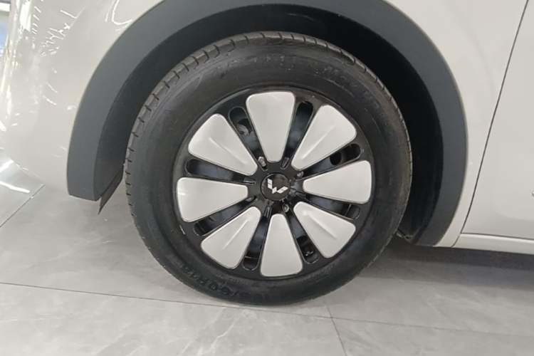 Used Wuling Bingo 2023 333 km Lingxi Connected+ Version Left Front Wheel Hub