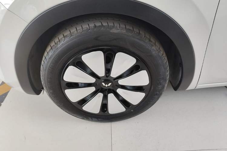 Used Wuling Bingo 2023 333 km Enjoyment Version Left Front Wheel Hub