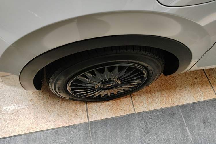 Used Wuling Bingo 2023 333 km Lingxi Connected Version Left Front Wheel Hub