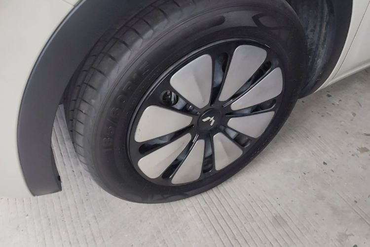 Used Wuling Bingo 2023 410 km Lingxi Deluxe Edition Left Front Wheel Hub